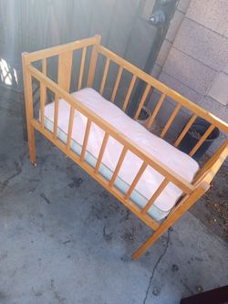 Vintage Baby Cribb