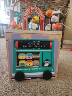 Toy cube for motor skills