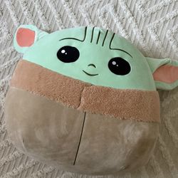 Baby Yoda Squishmallow 