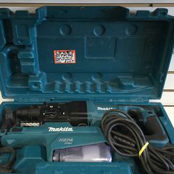 Makita 1” AVT Rotary Hammer SDS-Plus W/ HEPA Dust Extractor & Case 