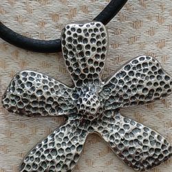 SILPADA STERLING SILVER LARGE DAISY FLOWER PENDANT NECKLACE