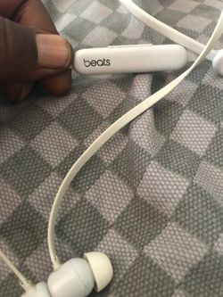 Beats by Dre headphones come with charger no box