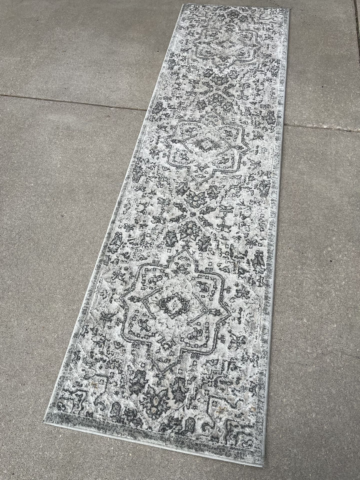 Lovely Vintage Style Runner Rug (26”x96”)