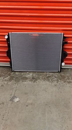 Aluminum radiator for porch Chayenne and Volkswagen Touareg 3.0L 3.6L 2011_2018