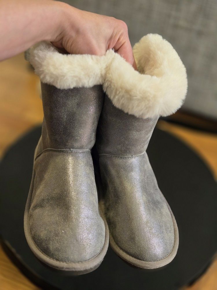 Gray Metallic "Ugg Style" Boots With Faux Fur & Ribbon Ties , Girls Size 4