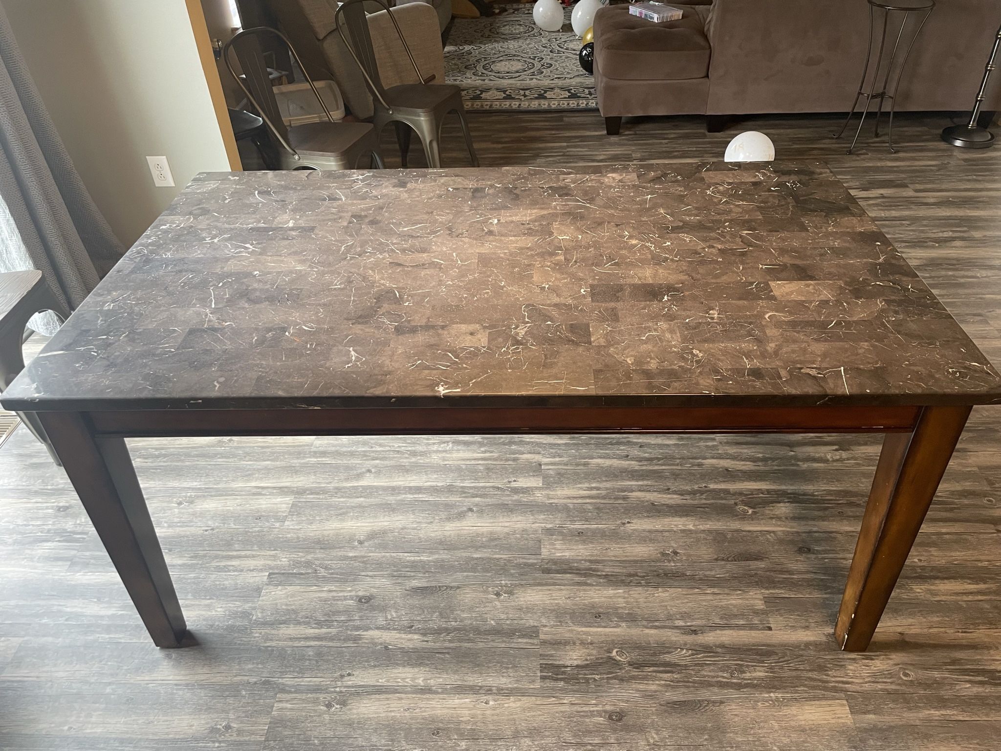 Kitchen/Dining Table