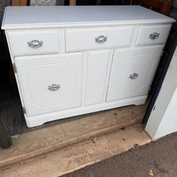 Nice dresser Good Condition