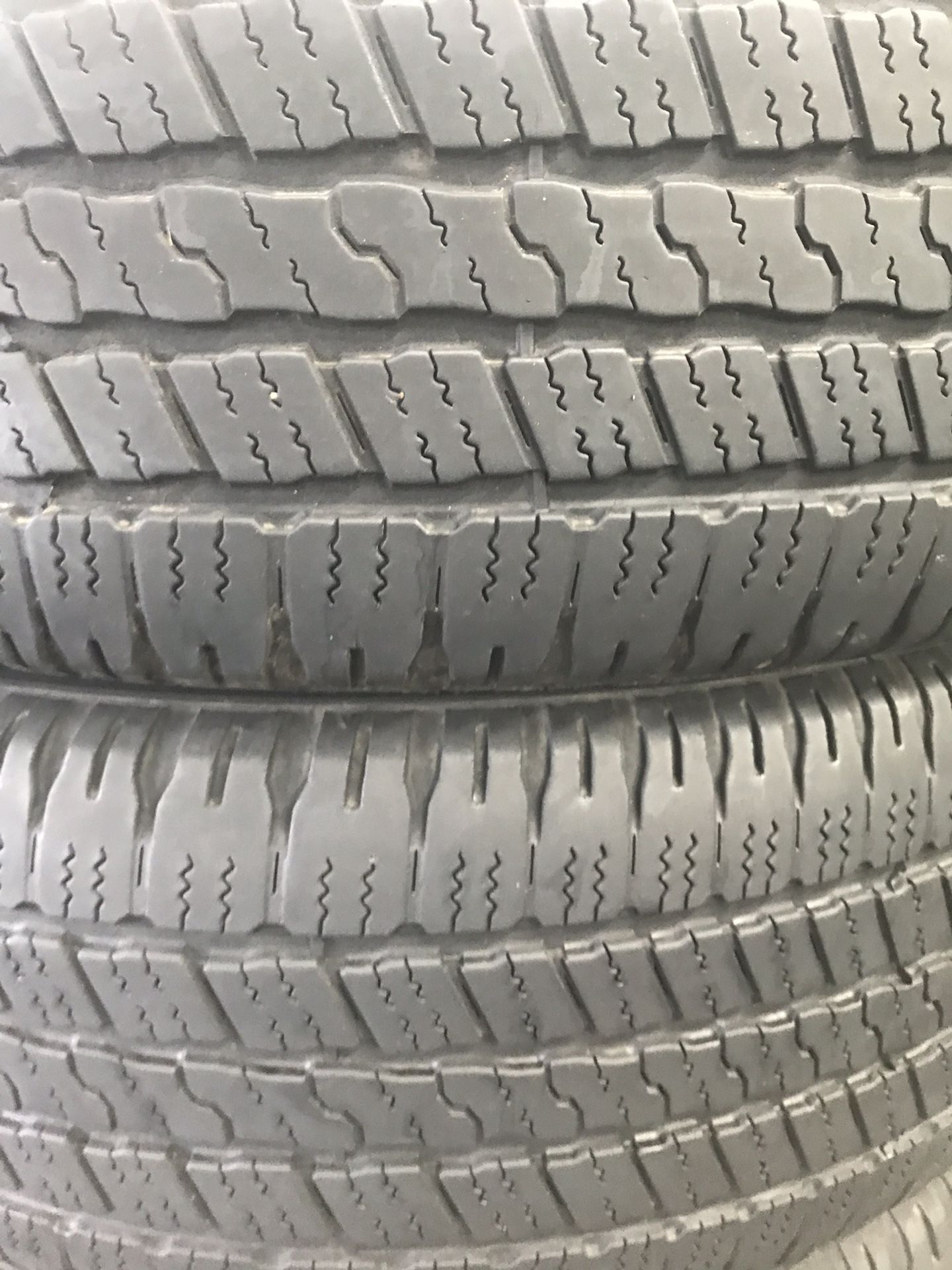 Tires, 275/60/20 Goodyear wrangler SRA