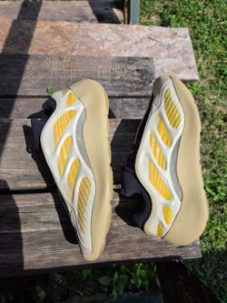 Adidas Yeezy 700v3
