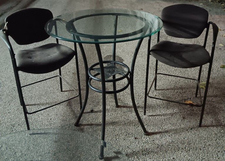 TALL GLASS TOP TABLE W/BAR STOOLS