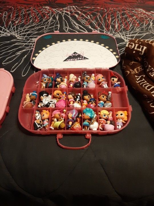 33 LOL DOLLS NEVER PLAYED WITH AT ALL
