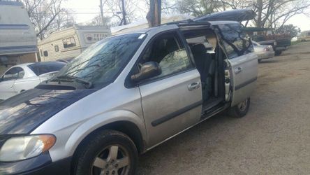 Dodge Caravan 2005.......