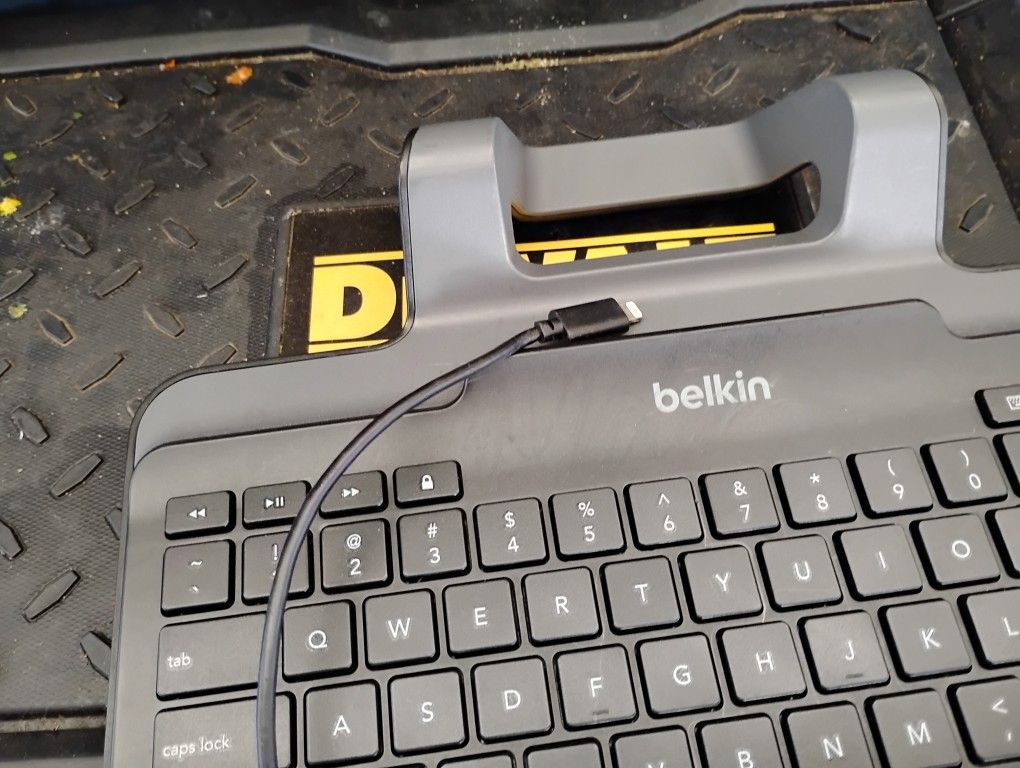 Apple Keyboard For iPhone /Ipad