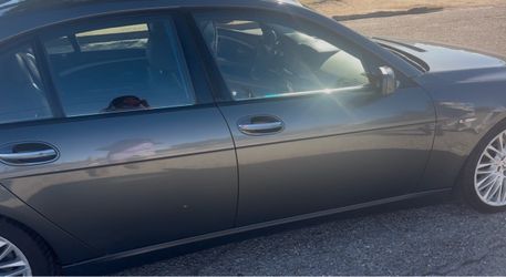 Grey bmw 2007 750i