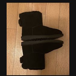 UGGS SIZE 5