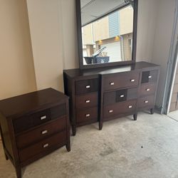 Wood Bedroom Set (Queen Bed Frame)