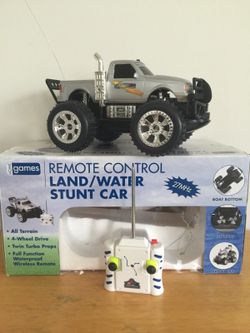 Remote control stunt car