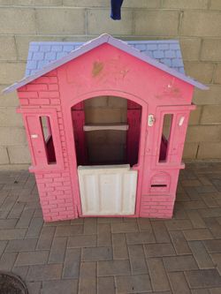 Kids play house