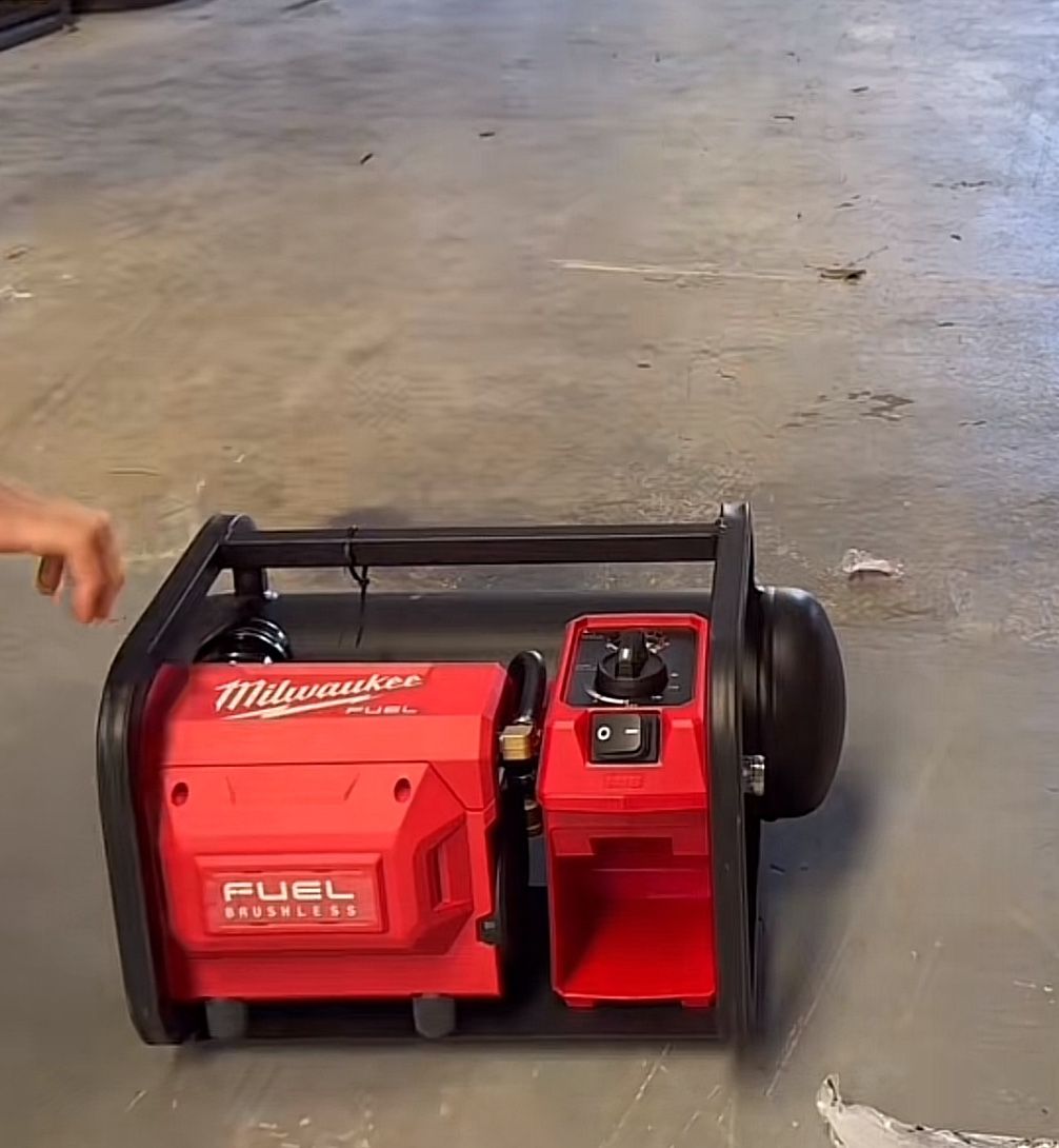 Milwaukee Air compressor M18