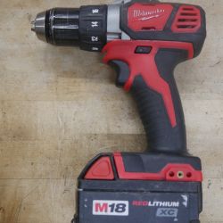 Milwaukee drill 2606-20 with 5ah battery (battery have cosmetic imperfections ) 887515-1 