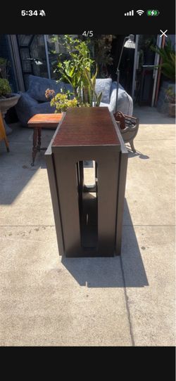 Awesome side table turns into dining table, beautiful wood