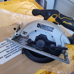 DEWALT 20VMAX XR BRUSHLESS 6-2/1"(165MM) CORDLESS CIRCULAR SAW NEW (TOOL ONLY) 