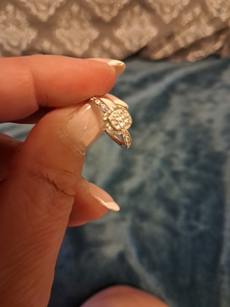 14 K White Gold Size 7
