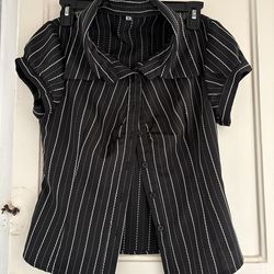 black collared women’s top