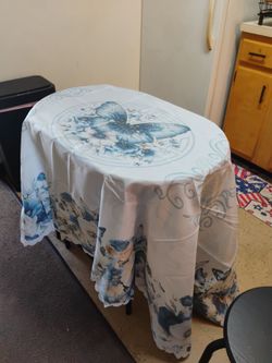 Spring time round table cloth
