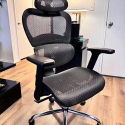 Extremely Comfortable Office Chair-  Mesh Adjustable Headrest 