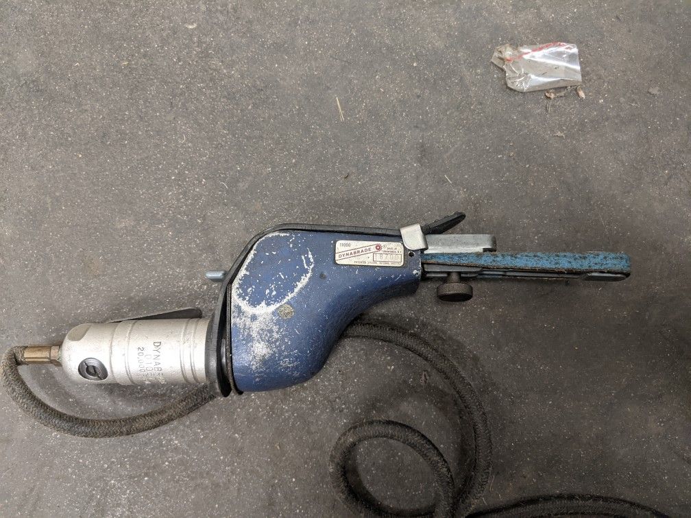 Dynabrade 11000 Dynafile Belt Sander