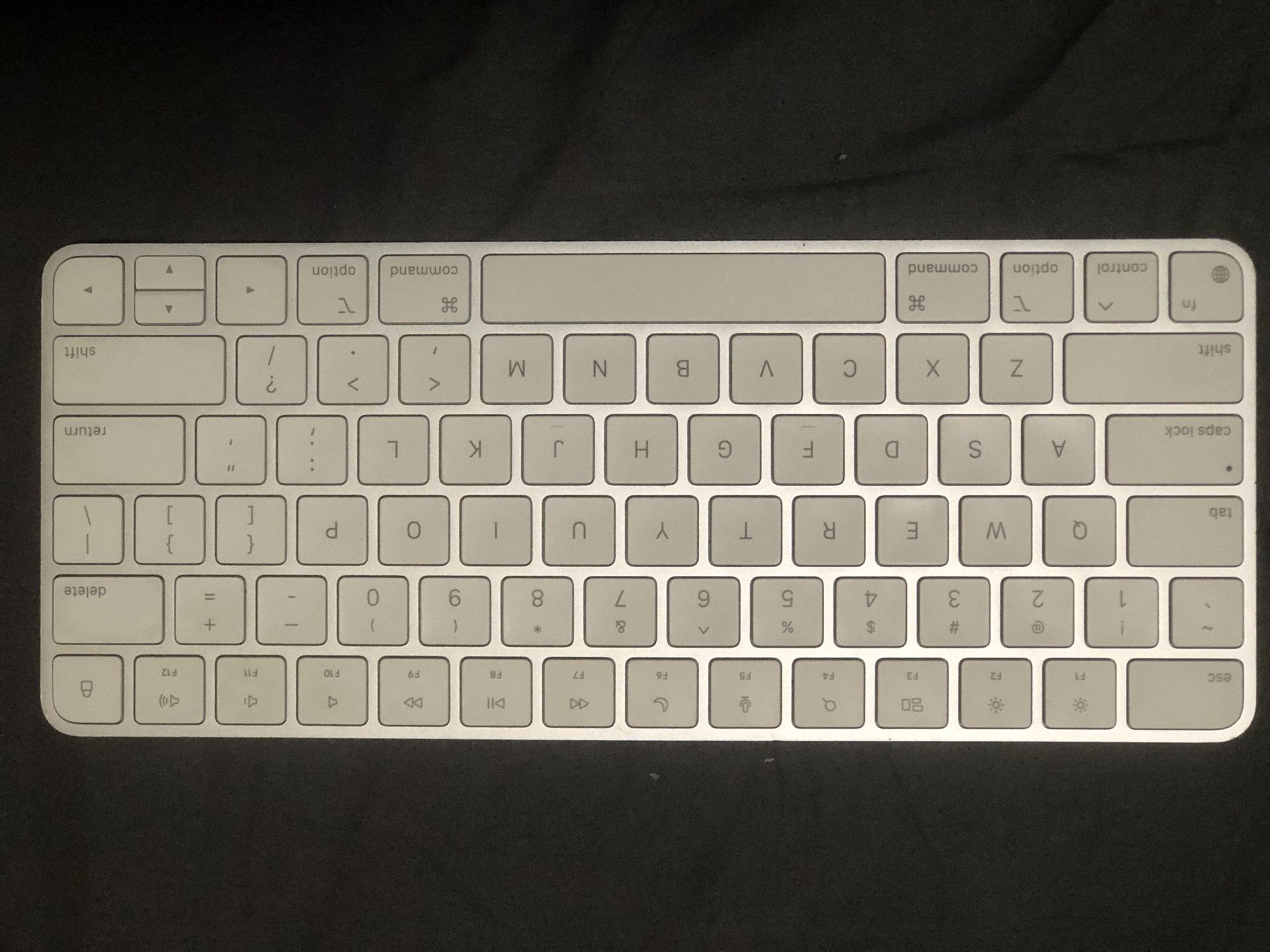 Apple Magic Keyboard With lightning cable 