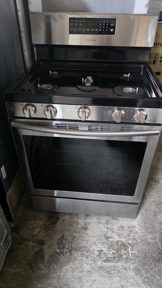 Pre-owned 5 Burner Gas Range