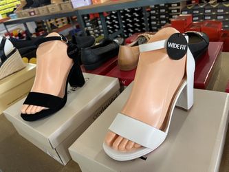 Beautiful Woman Shoes $20 Soda Brand