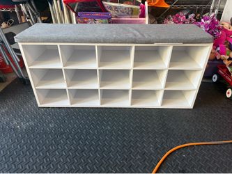 Shoe cubby bench