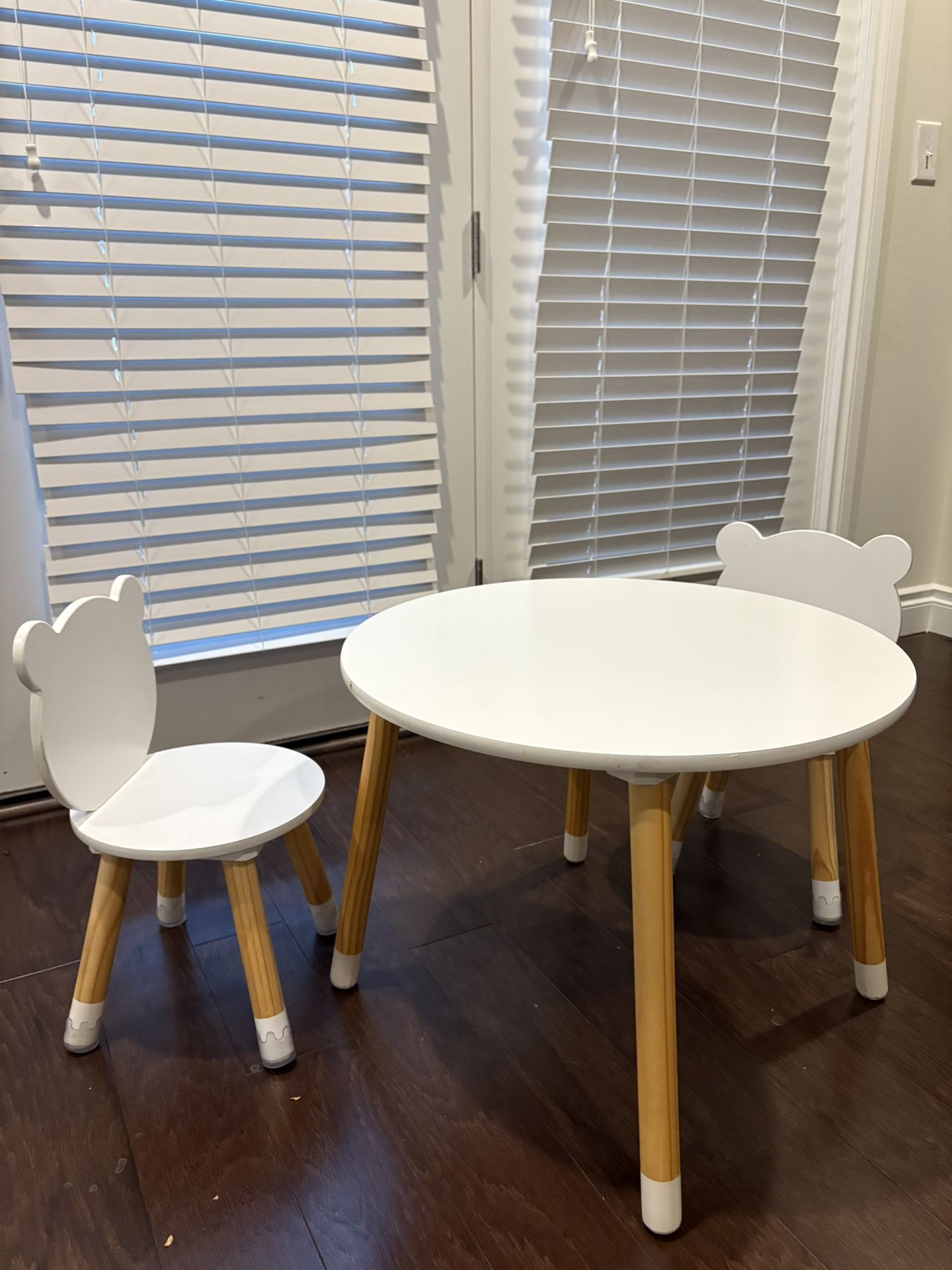 Kids Table & Chairs