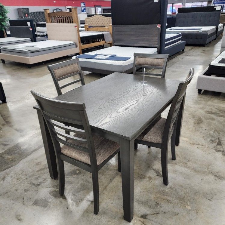 New Dining Table And 4 Chairs Limited Quantity Hurry In Today 