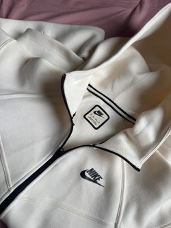 Cream Womens XS Nike Tech