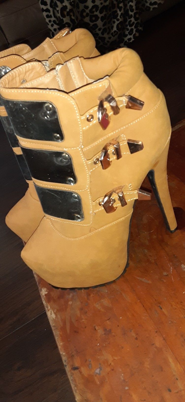Hurry now womens tan high heel boots good shape size 9