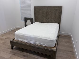 Queen Size Magnolia Home Bed Frame With Mattress And Mirror