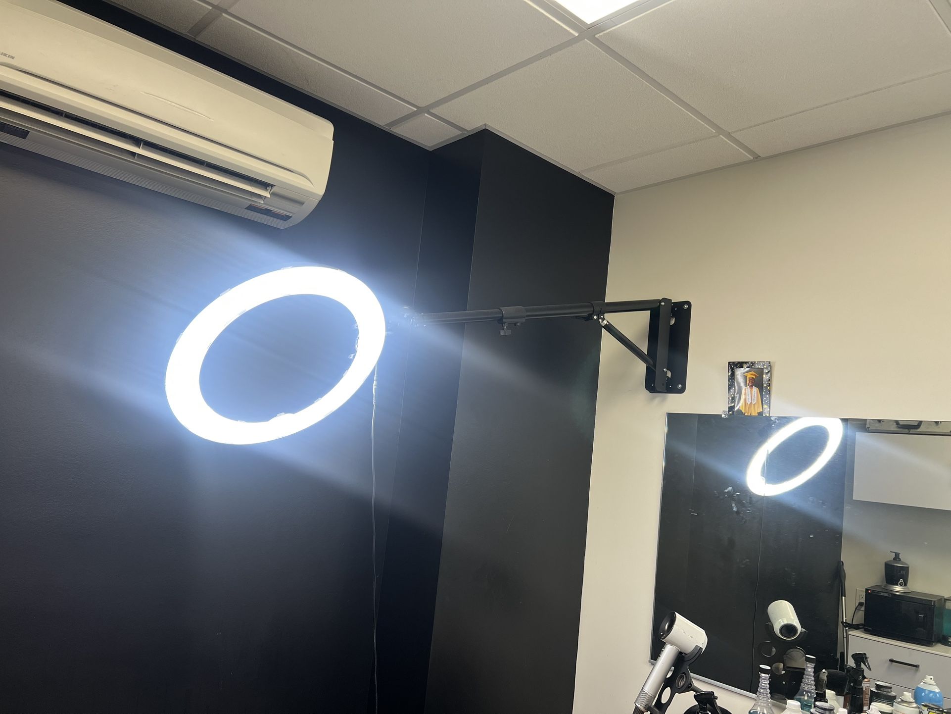 Ring Light & Wall Mount