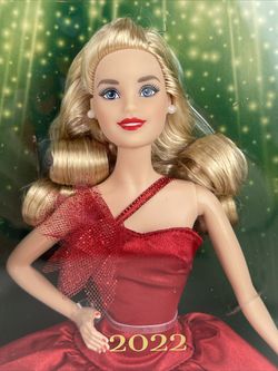 Barbie - Holiday 2022 Doll, Blonde Hair