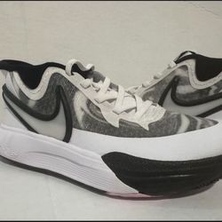 Nike Kyrie Brand New Shoes Size 11.5 C.