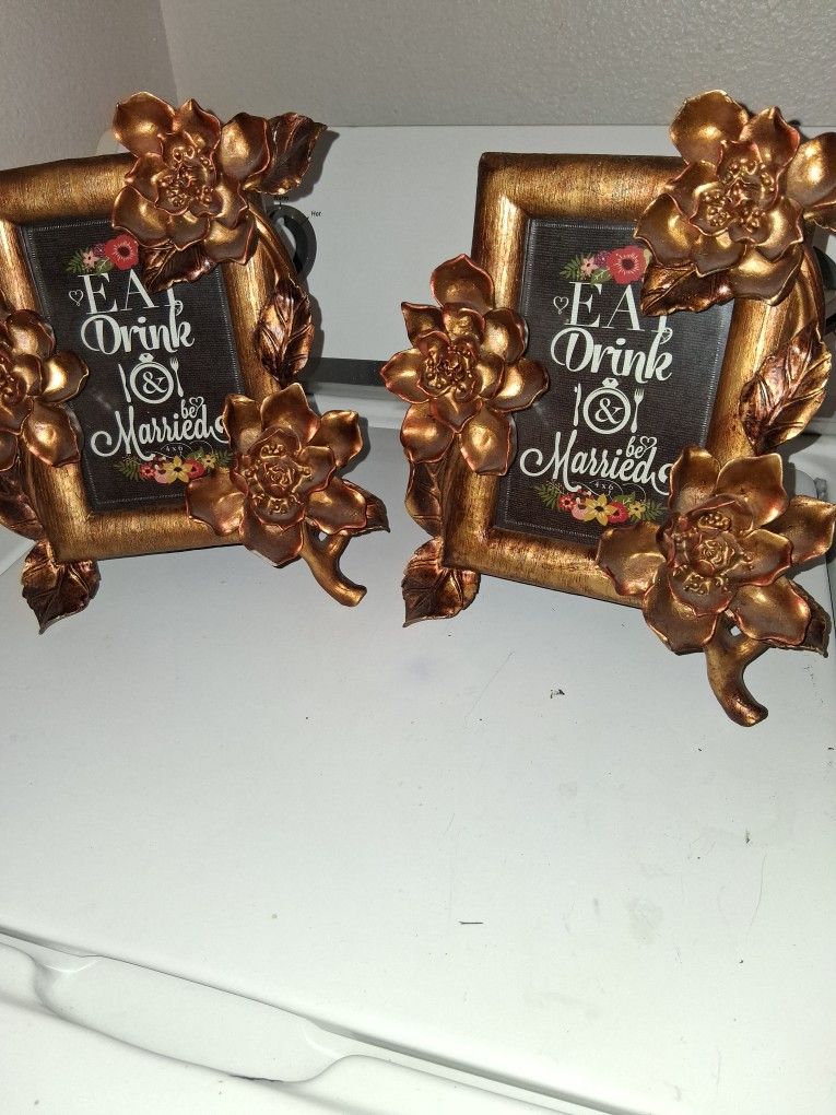 2 Pictures Frames 5 Dls For Both