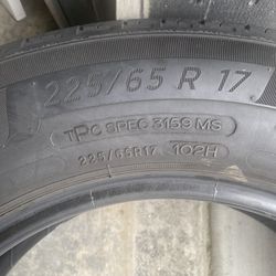 225/65R17 