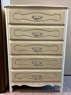 French Provincial 5-Drawer Dresser 🇫🇷 Charming Vintage Look
