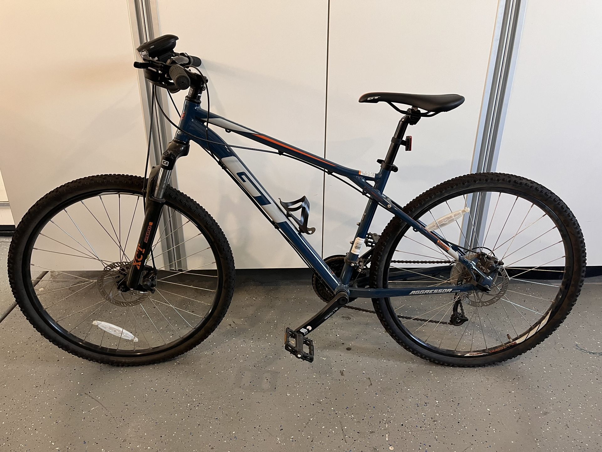 Aggressor Pro Mountain Bike Like New!