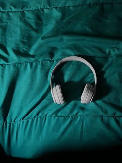 Gray Over-Ear Beats Solo 4 Headphones