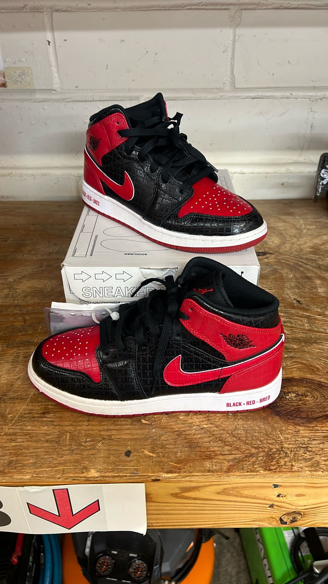 Jordan 1 Mid Bred Size 7