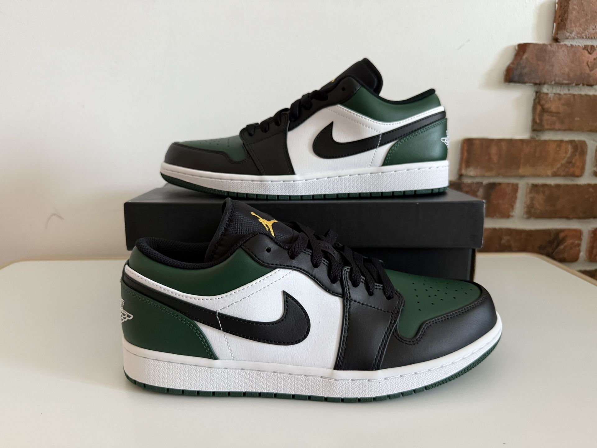 Air Jordan 1 Low Green Toe Size 10, 11